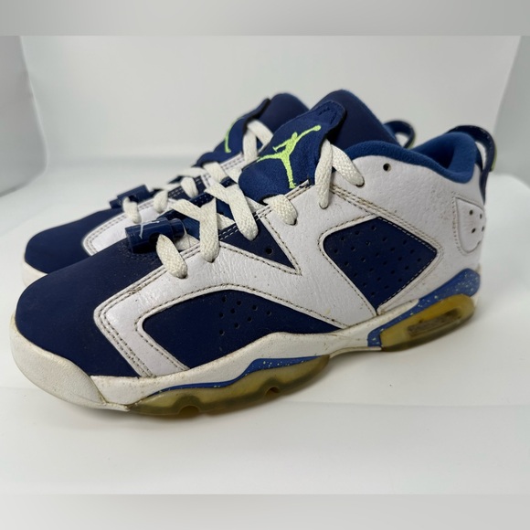 Kids Nike Air Jordan Size 6Y Low  Ghost Green 768881-106 Sneakers - Picture 4 of 11